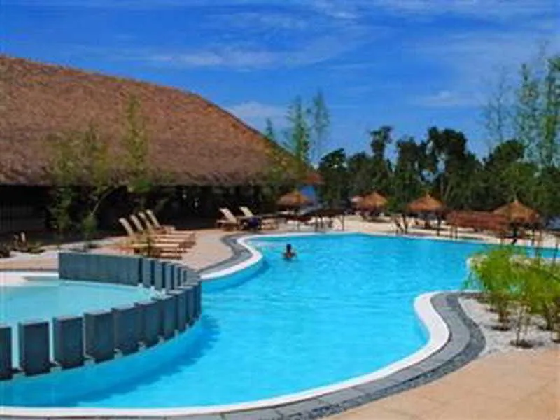 Bluewater Panglao Resort 4*,